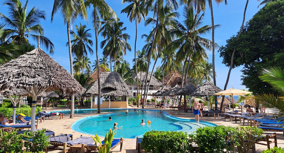 Zwembad Zanzibar Paradise Beach voorbeeldaccommodatie 